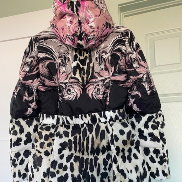 Roberto Cavalli Black and Pink Puffer Jacket with Bold Patterns - Picture 6 of 16